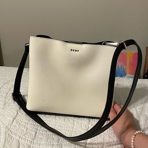 DKNY Black and White bucket bag!